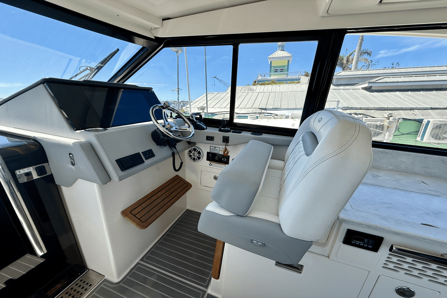 Slide: The Image of Regal 36 XO 2023 - 34