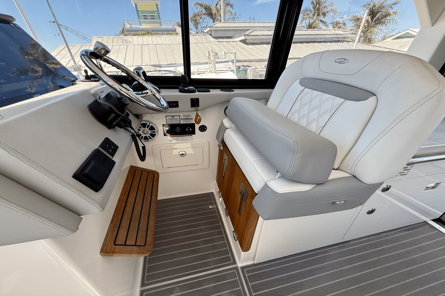 Slide: The Image of Regal 36 XO 2023 - 35