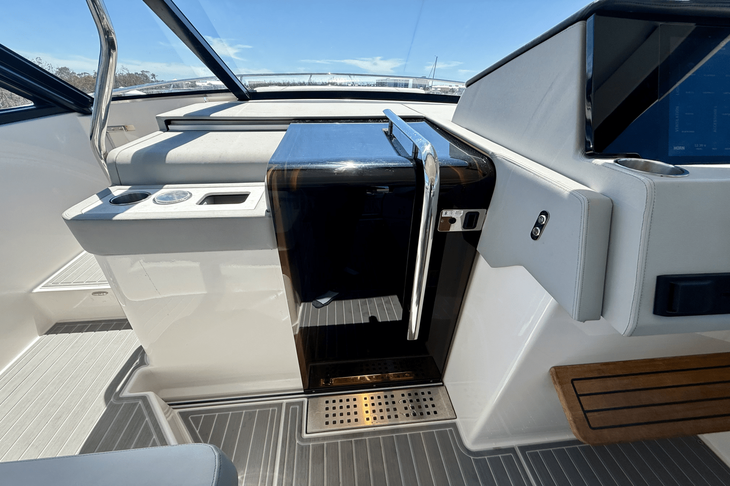 Slide: The Image of Regal 36 XO 2023 - 39