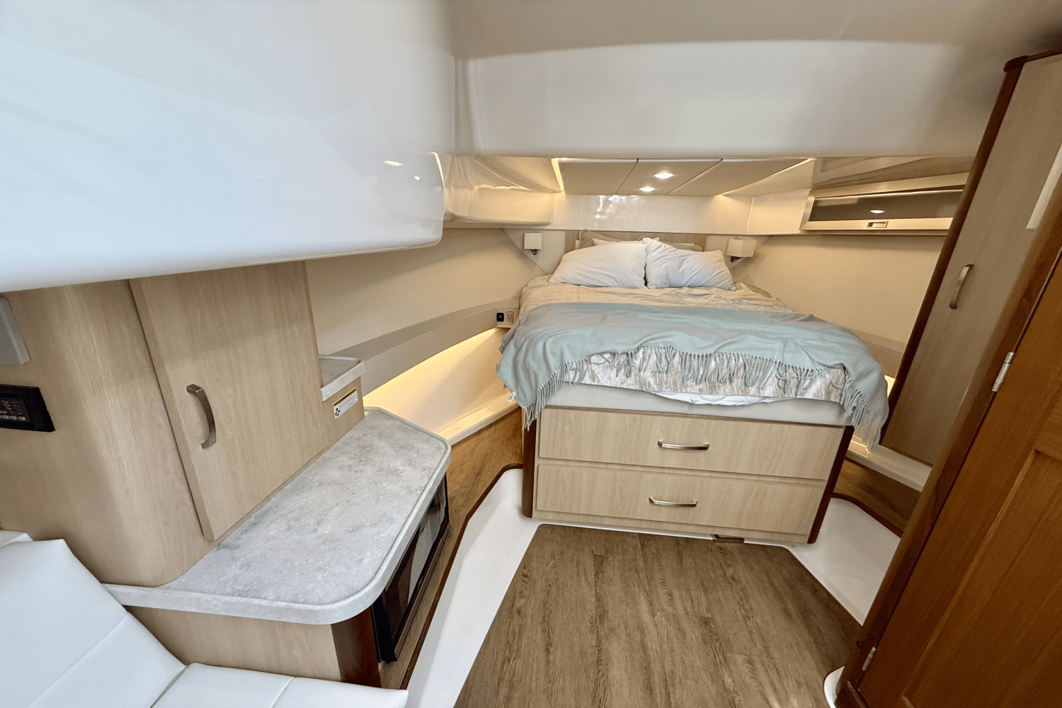 Slide: The Image of Regal 36 XO 2023 - 42