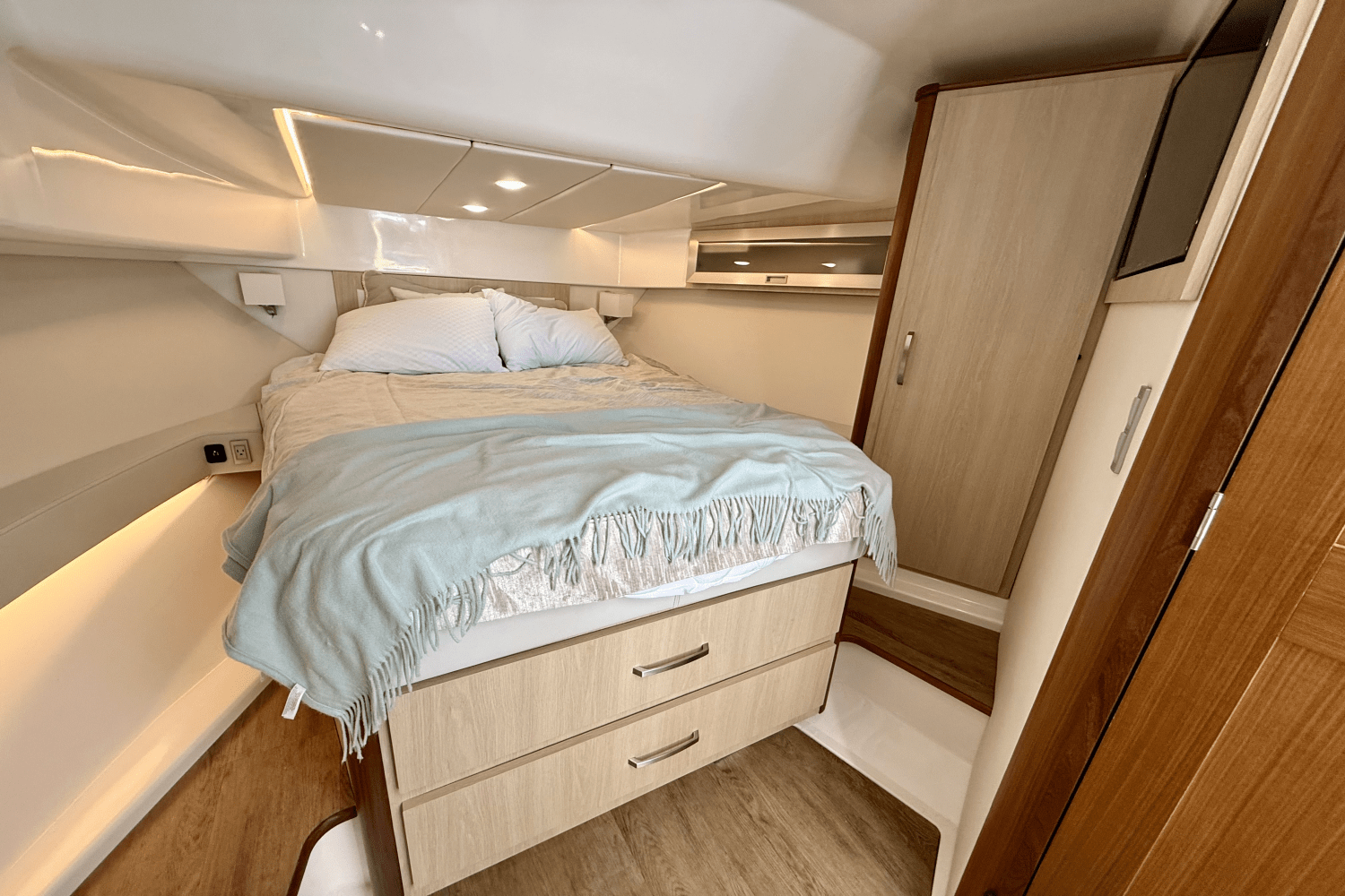 Slide: The Image of Regal 36 XO 2023 - 43