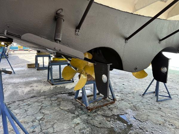 Slide: The Image of 2004 Regal 3860 Commodore boat propellers and hull on stands. - 32