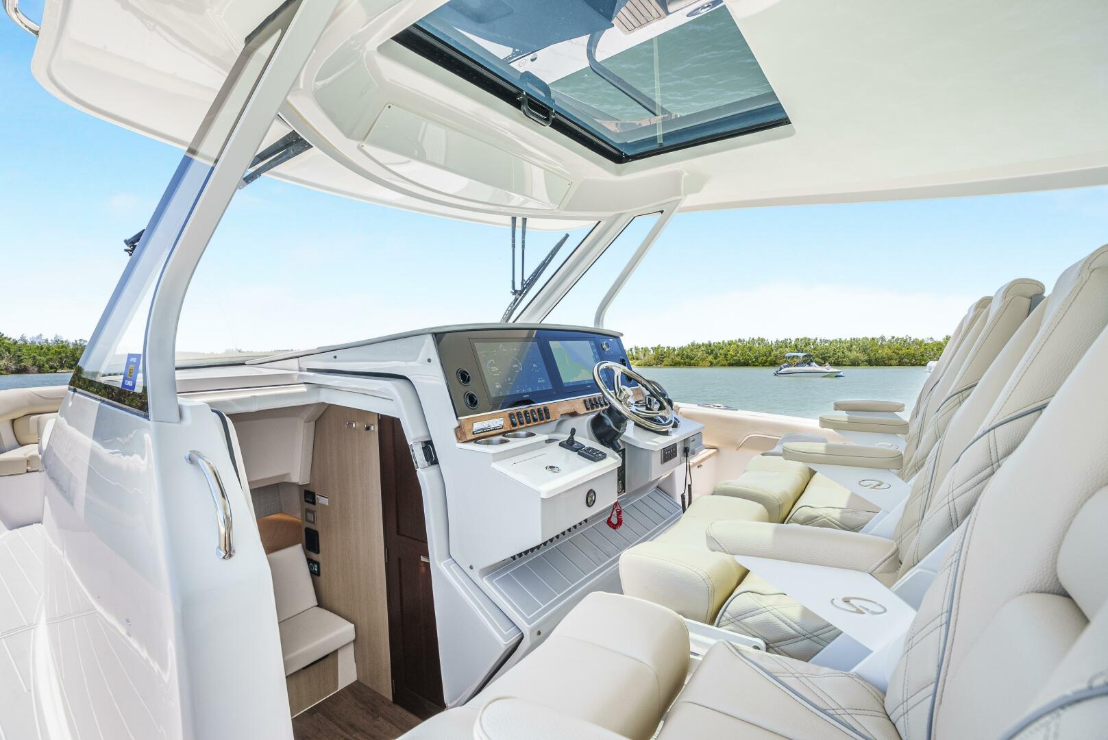 Slide: The Image of Regal 38 SAV 2023 - 5376348