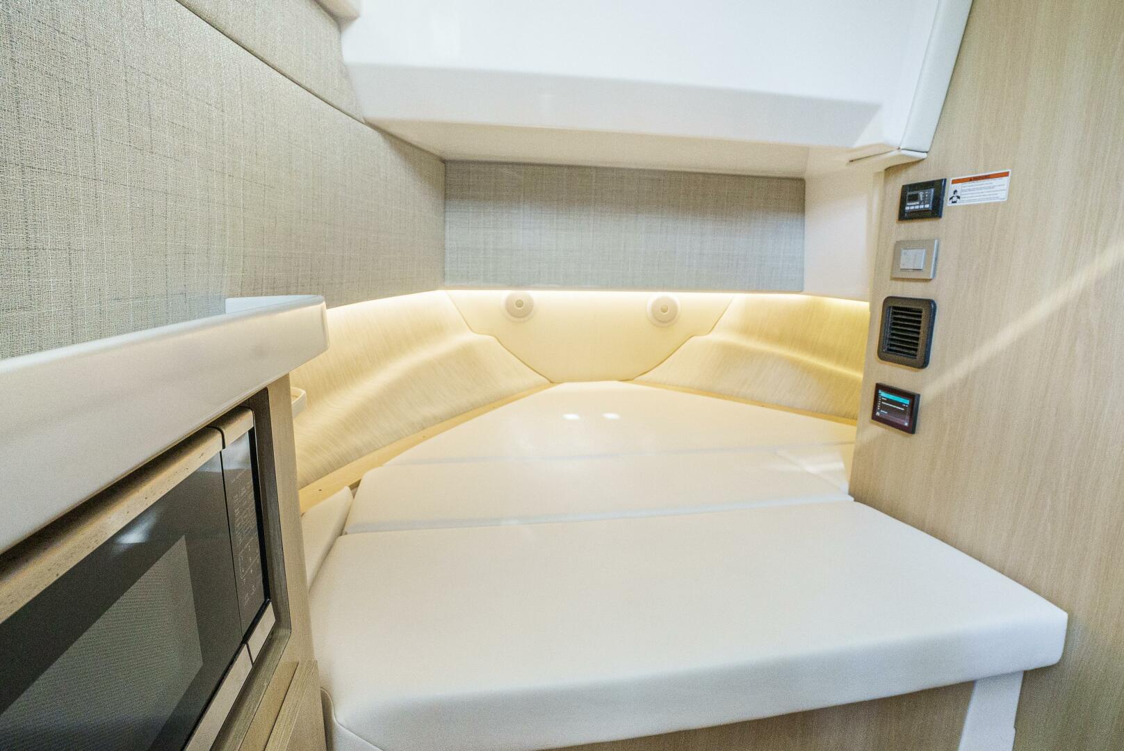 Slide: The Image of Regal 38 SAV 2023 - 5376363