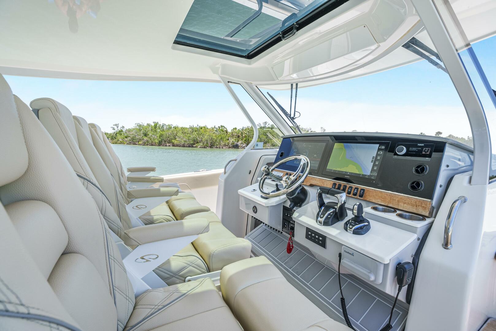 Slide: The Image of Regal 38 SAV 2023 - 5376349