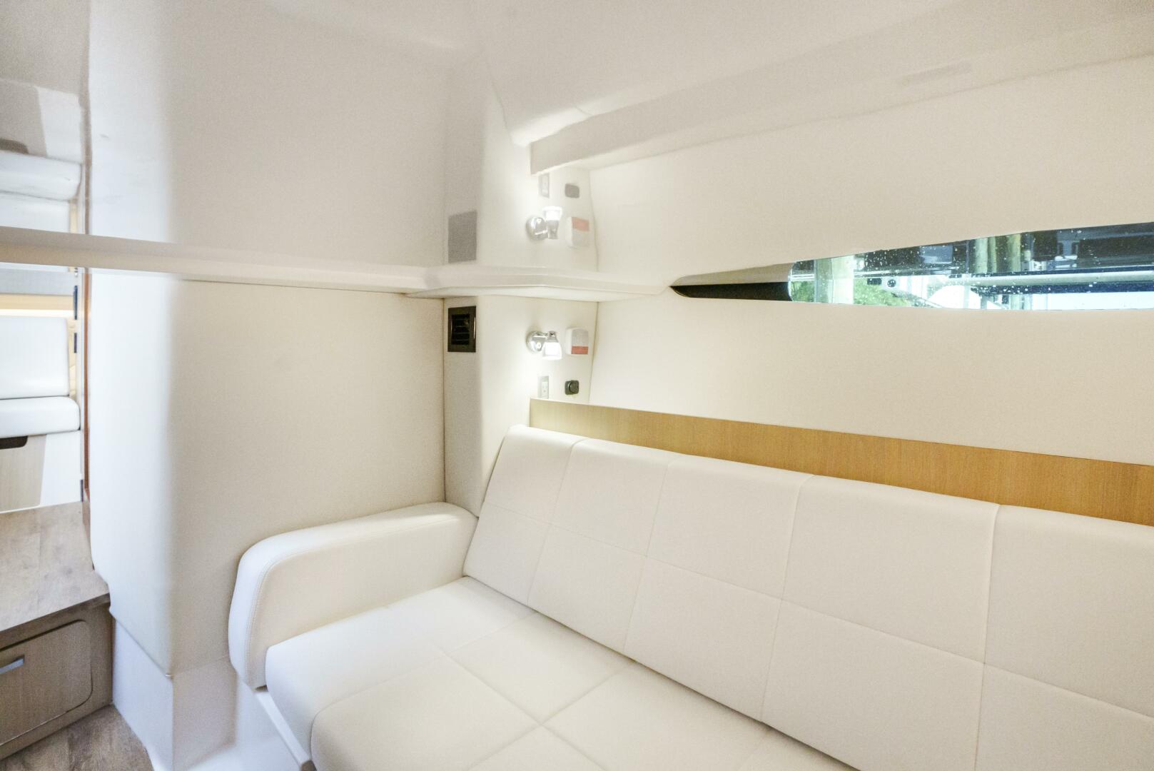 Slide: The Image of Regal 38 SAV 2023 - 5376355