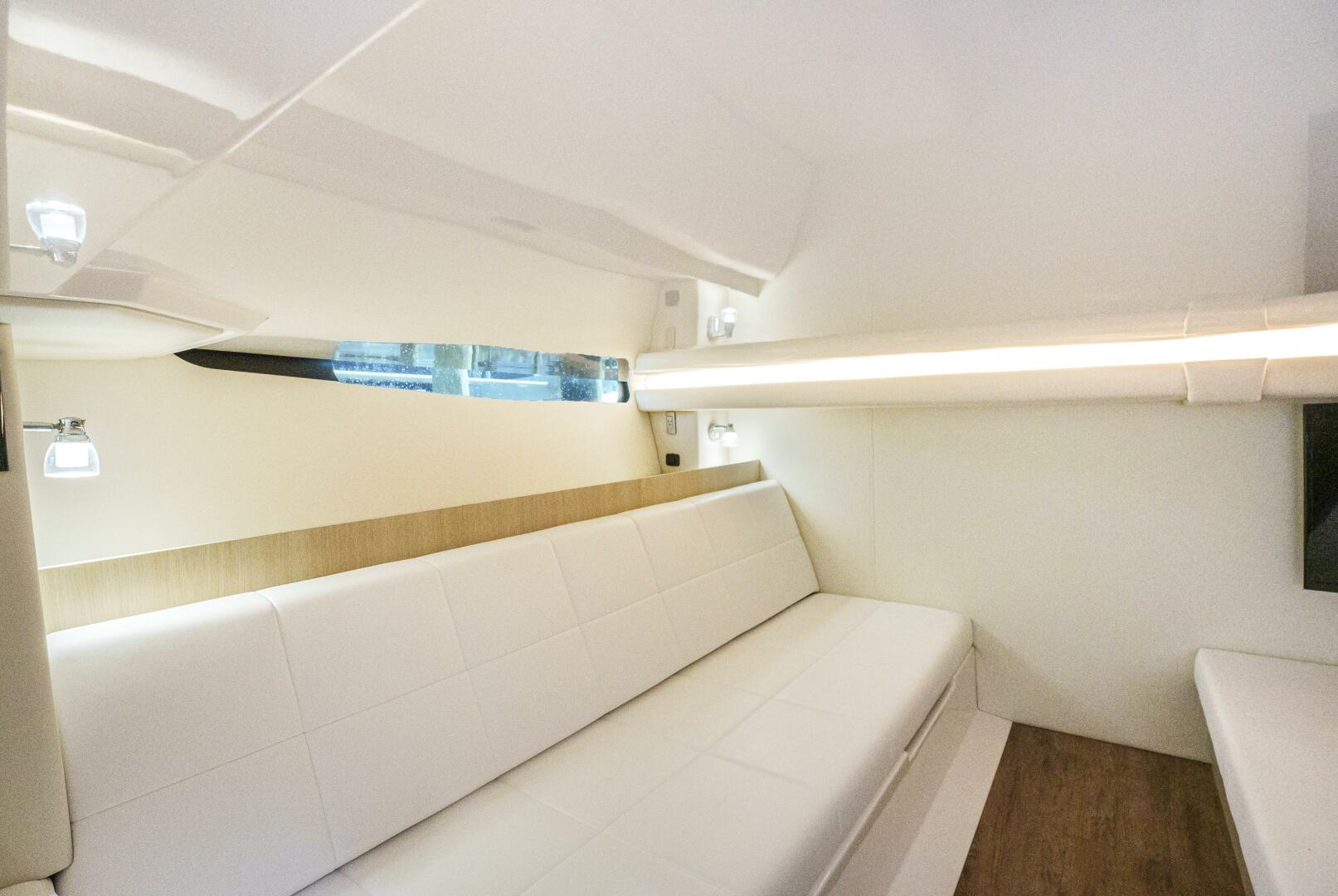 Slide: The Image of Regal 38 SAV 2023 - 5376358