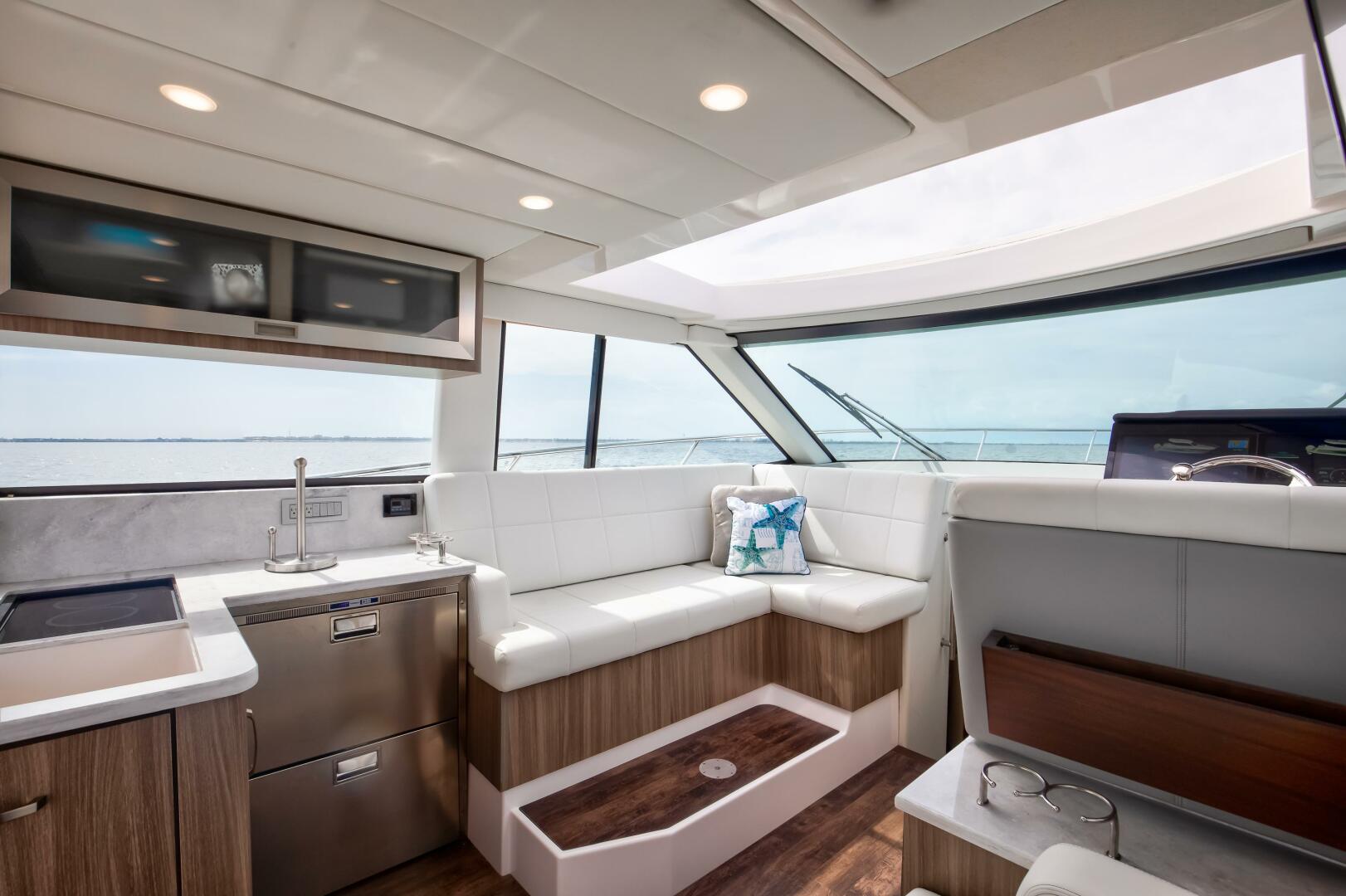 Slide: The Image of Regal XO 38 Lady G- Salon Regal 38 XO Lady G 2022 - 5486051