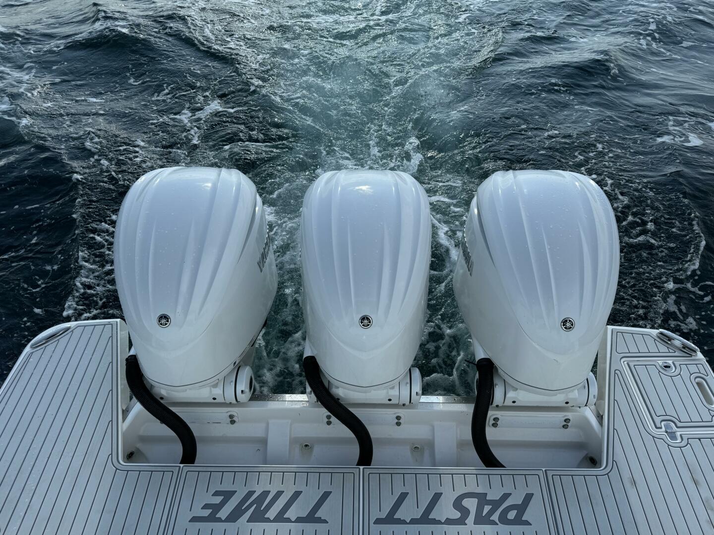 Slide: The Image of 2022 Regal 38XO- Transom - 4614404