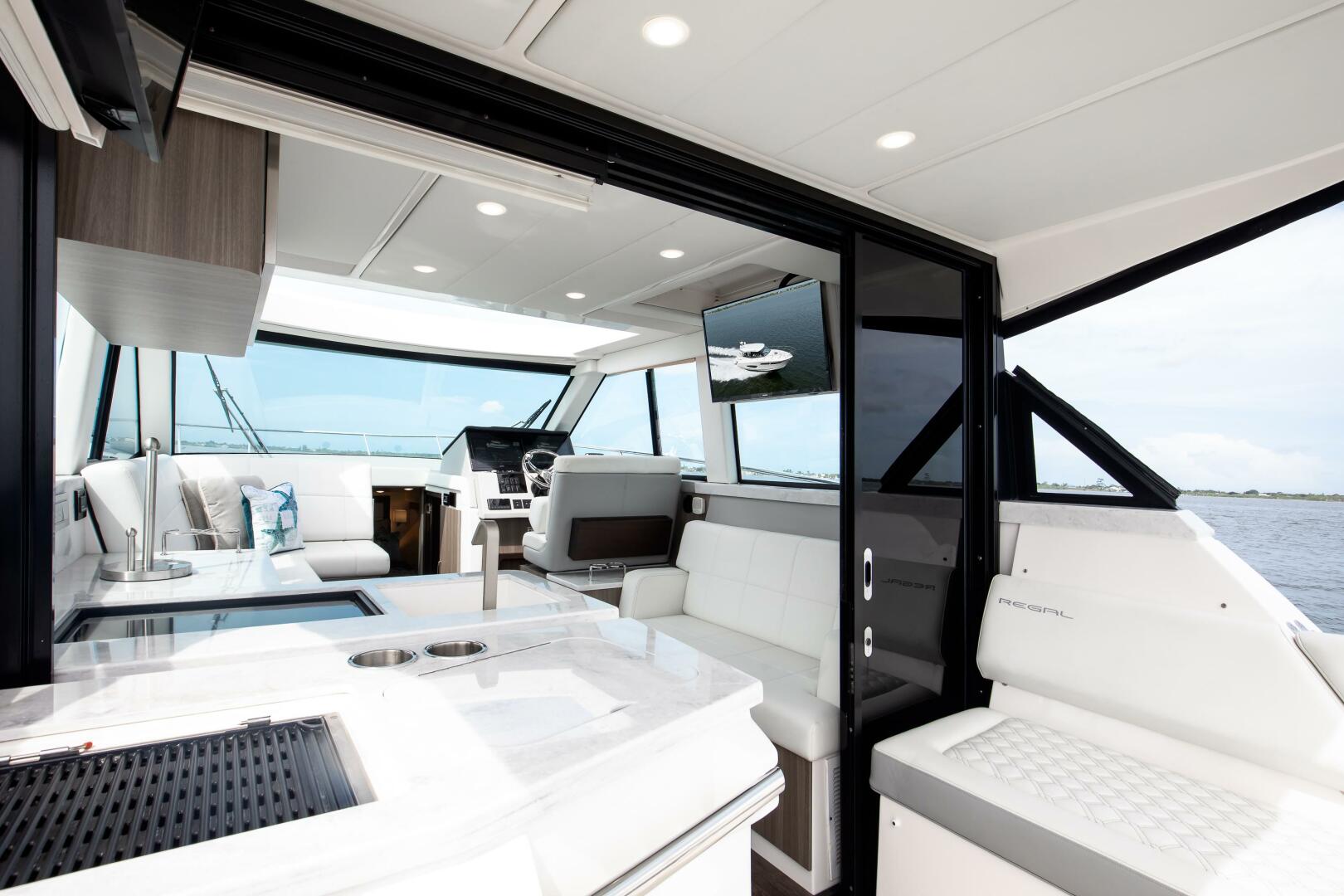 Slide: The Image of Regal XO 38 Lady G- Salon Regal 38 XO Lady G 2022 - 5486054