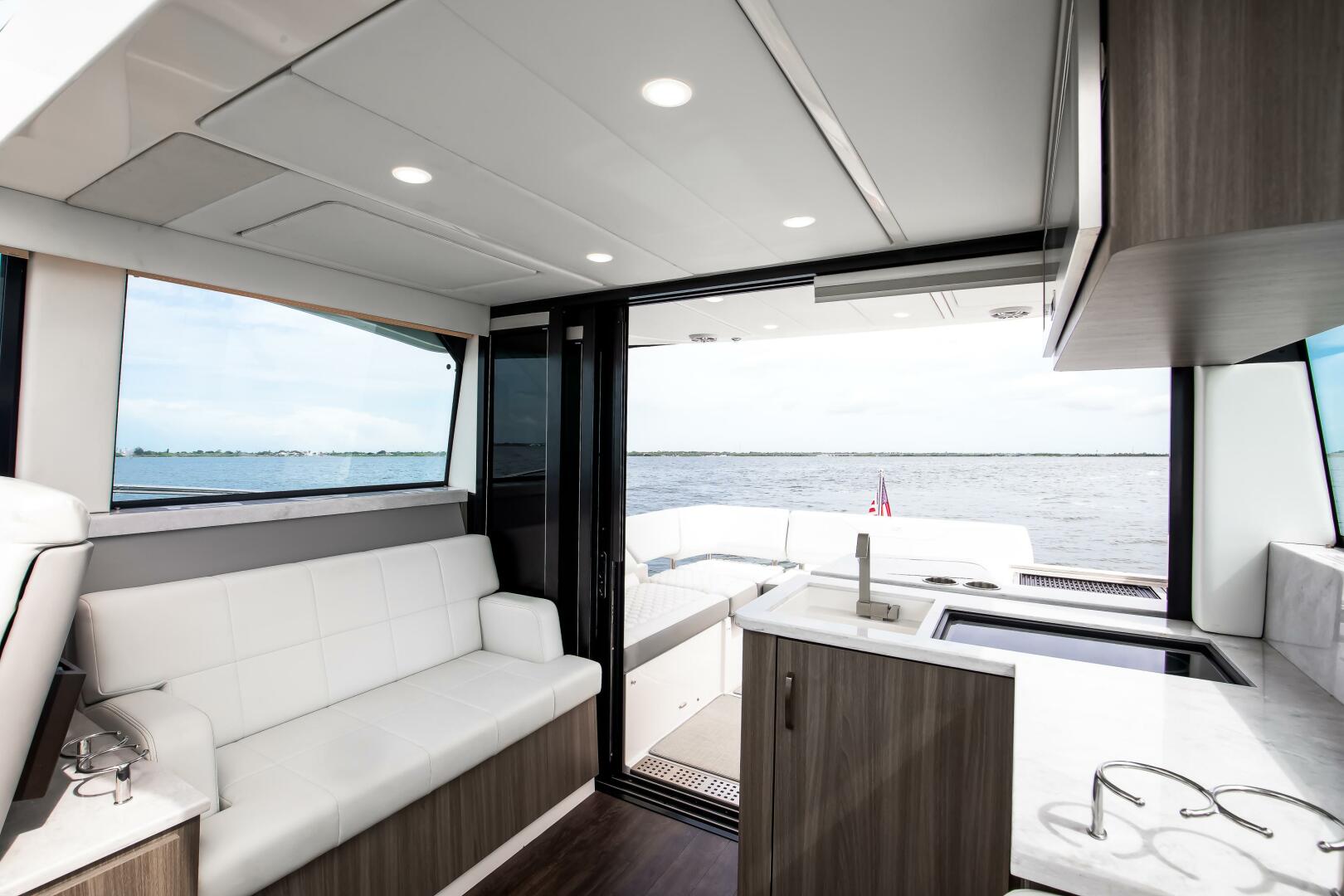 Slide: The Image of Regal XO 38 Lady G- Salon Regal 38 XO Lady G 2022 - 5486046