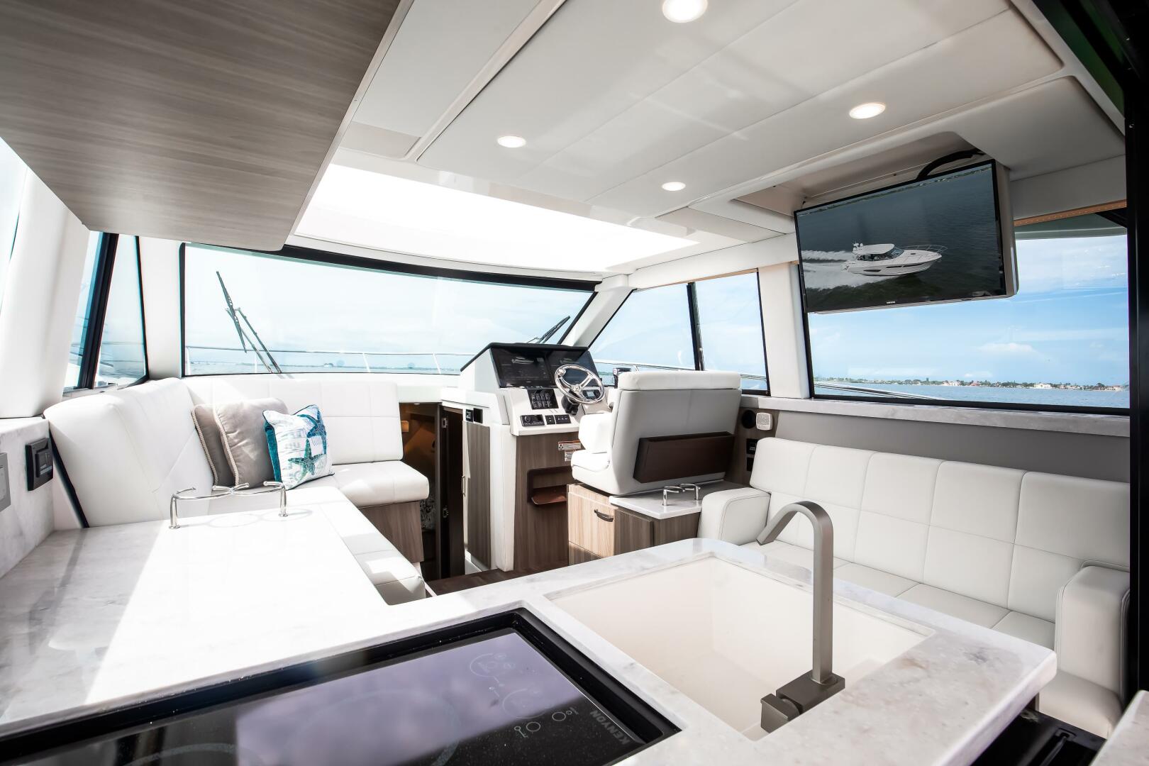 Slide: The Image of Regal XO 38 Lady G- Salon Regal 38 XO Lady G 2022 - 5486052