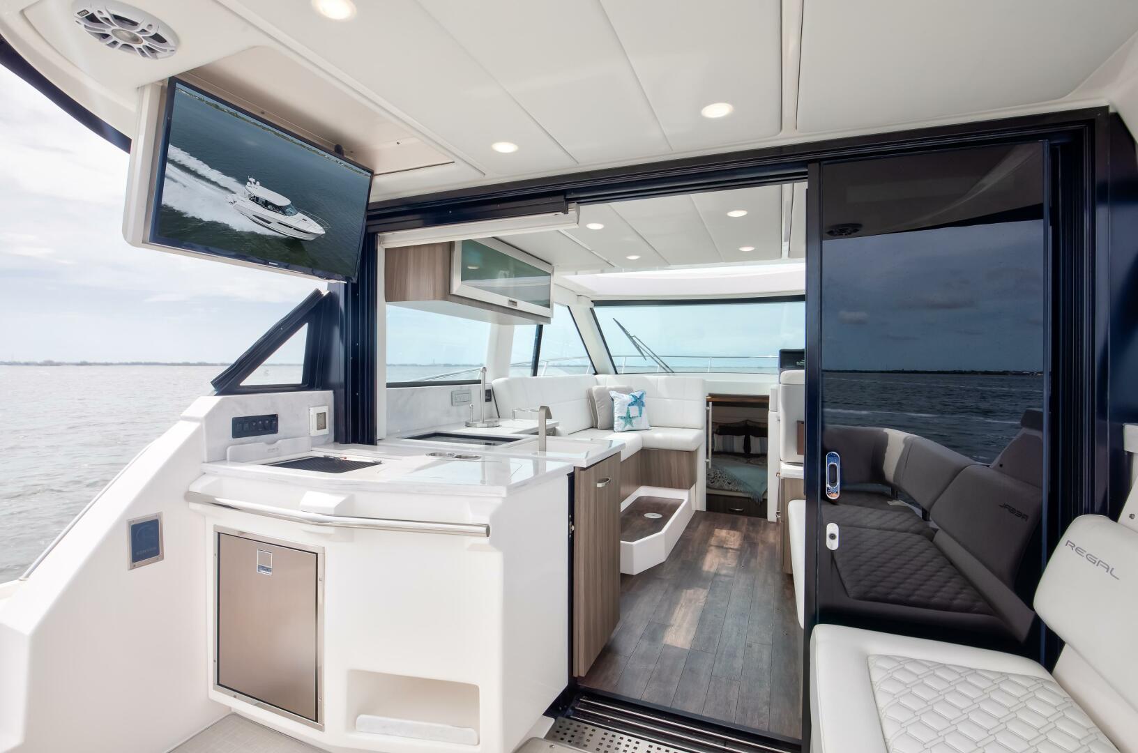 Slide: The Image of Regal XO 38 Lady G- Salon Regal 38 XO Lady G 2022 - 5486056