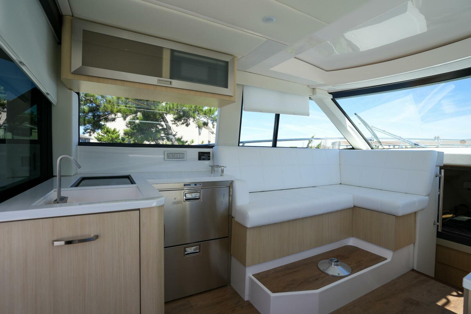 Slide: The Image of Regal 38 XO 2025 - 4655095