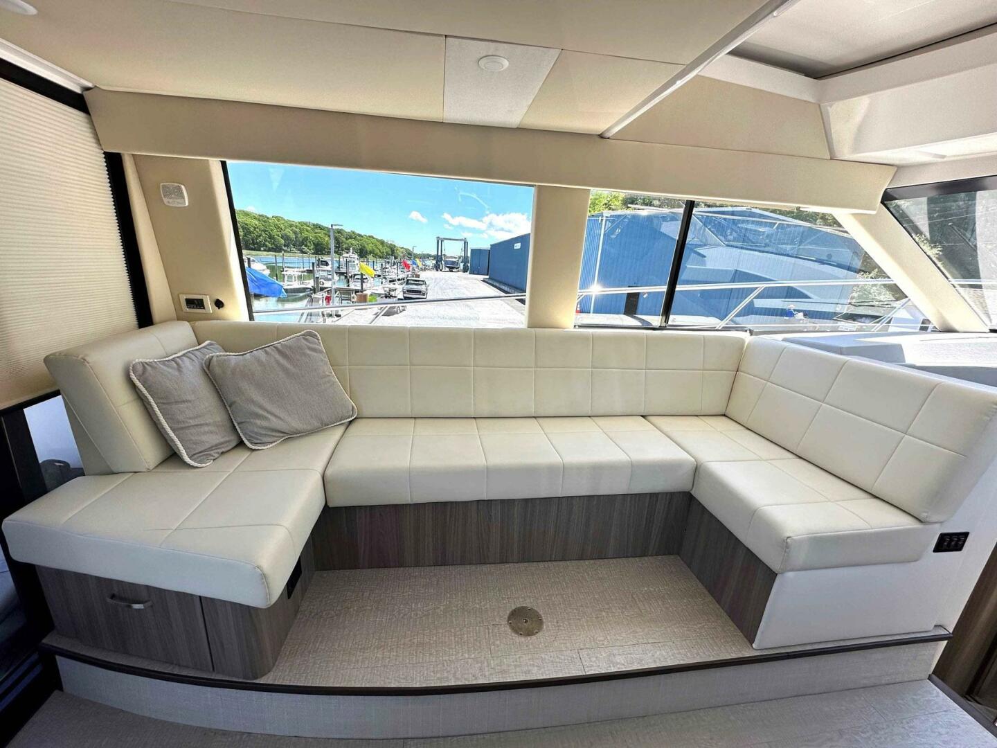 Slide: The Image of Regal 42 Grande Coupe 2022 - 5018187
