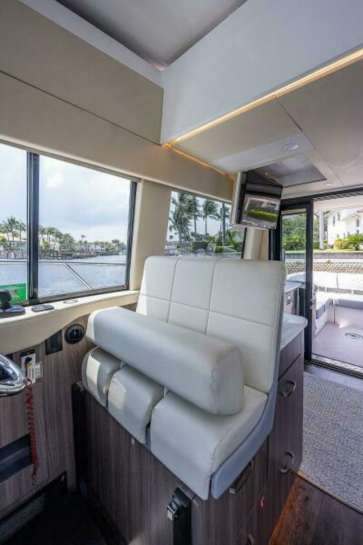 Slide: The Image of Regal 42 - Carchi - Salon 2022 Regal 42 XO - Carchi - 5331365