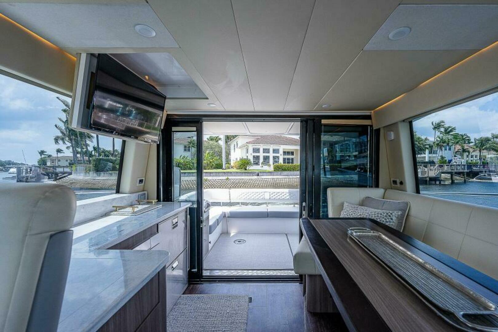Slide: The Image of Regal 42 - Carchi - Salon 2022 Regal 42 XO - Carchi - 5331366