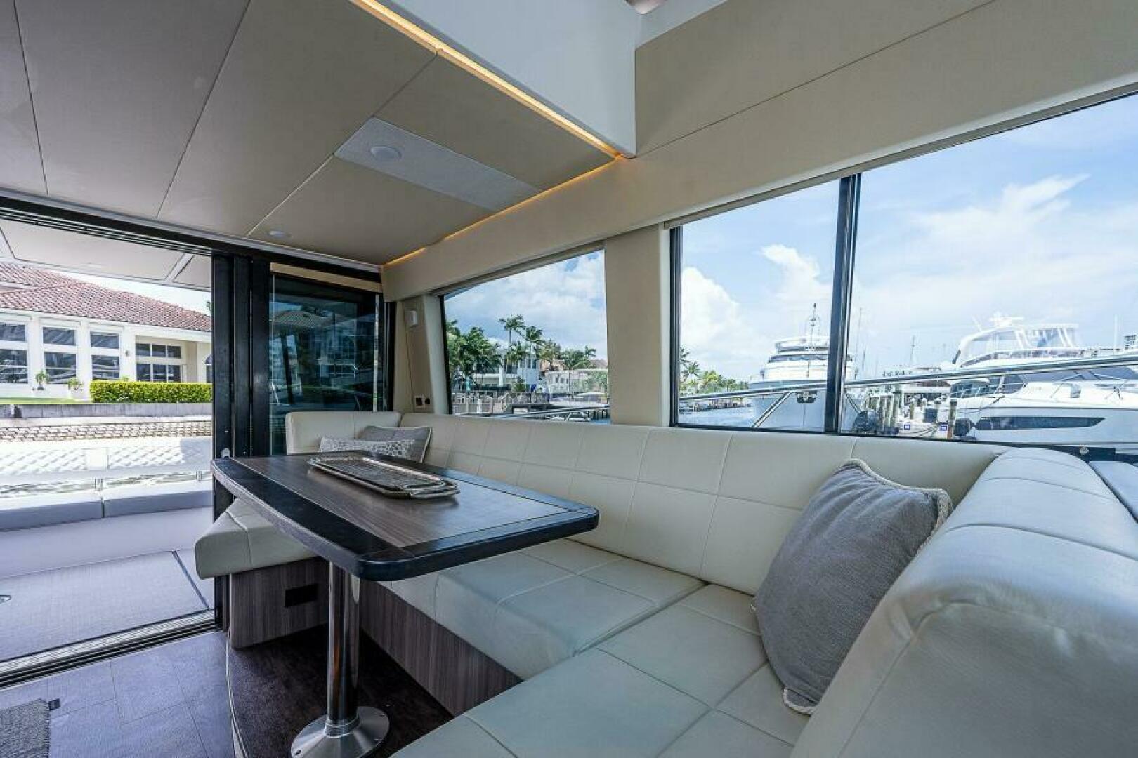 Slide: The Image of Regal 42 - Carchi - Salon 2022 Regal 42 XO - Carchi - 5331367