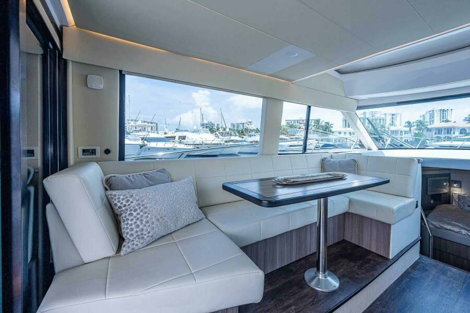 Slide: The Image of Regal 42 - Carchi - Salon 2022 Regal 42 XO - Carchi - 5331368