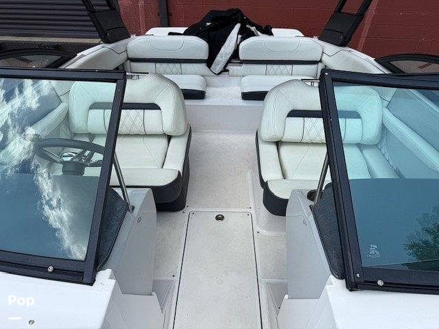 Slide: The Image of Regal ls2 2021 - 15614300