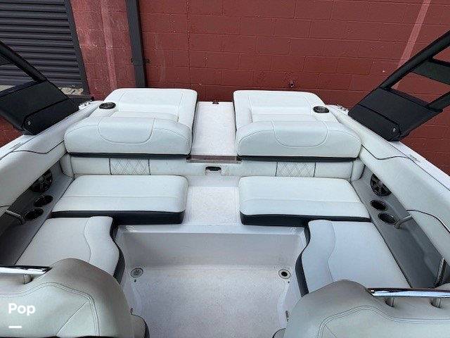 Slide: The Image of Regal ls2 2021 - 15614301