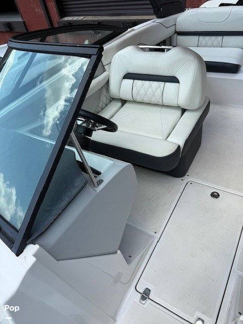 Slide: The Image of Regal ls2 2021 - 15614302