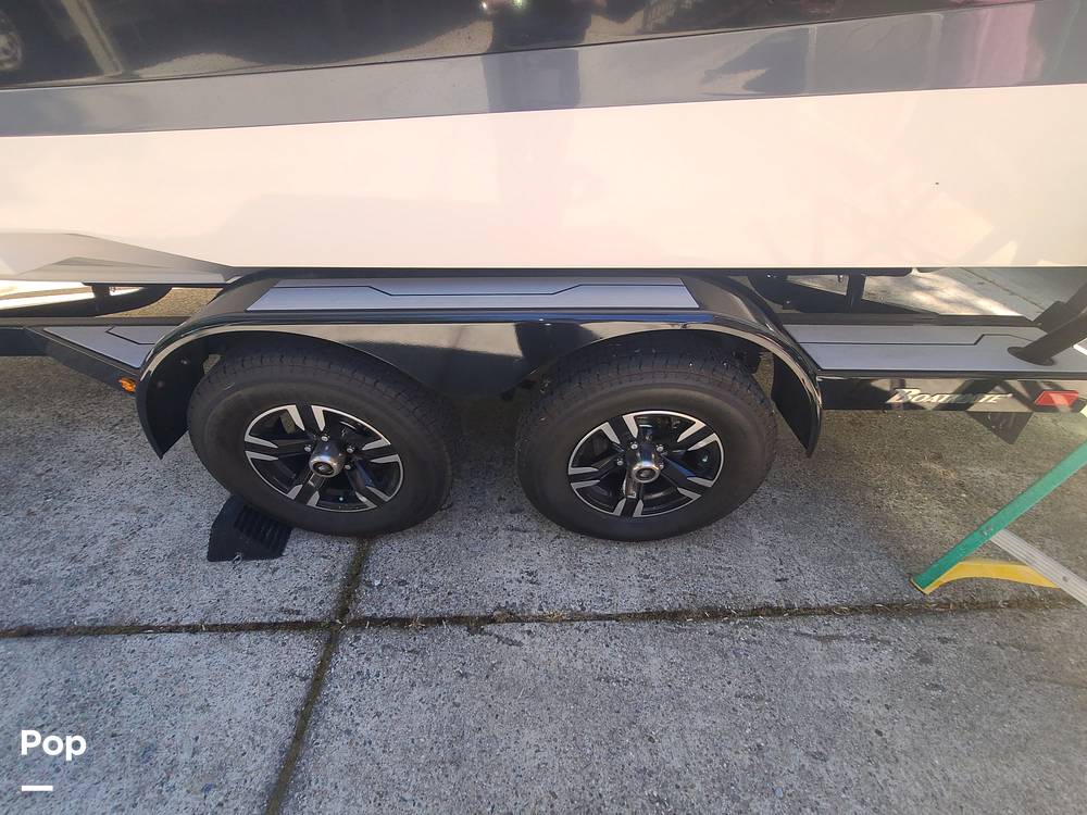 Slide: The Image of Regal LS2 2022 - 15406082