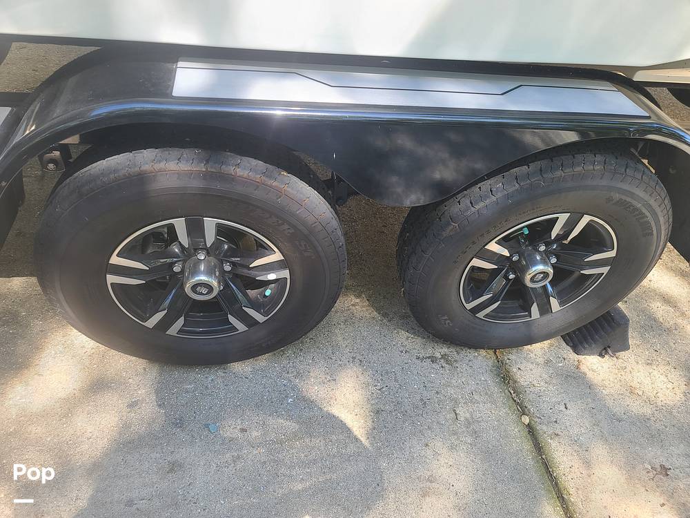 Slide: The Image of Regal LS2 2022 - 15406085