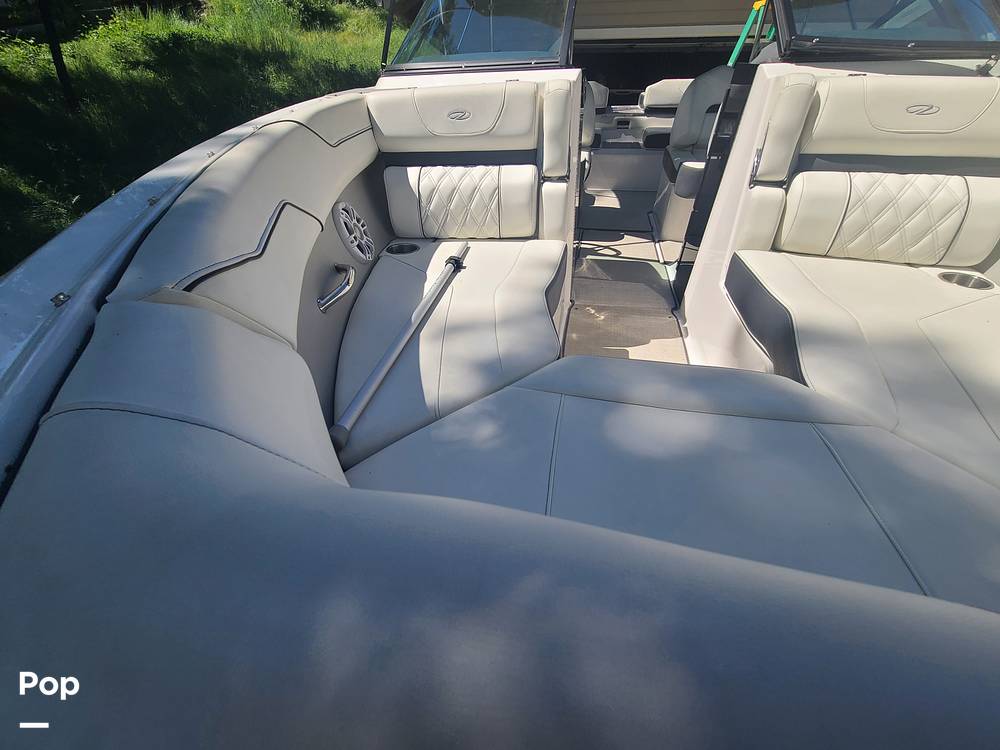 Slide: The Image of Regal LS2 2022 - 15406092