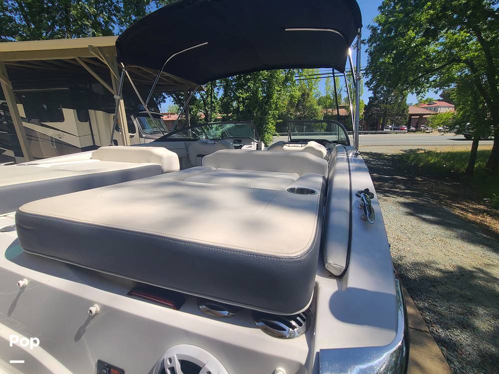 Slide: The Image of Regal LS2 2022 - 15406094