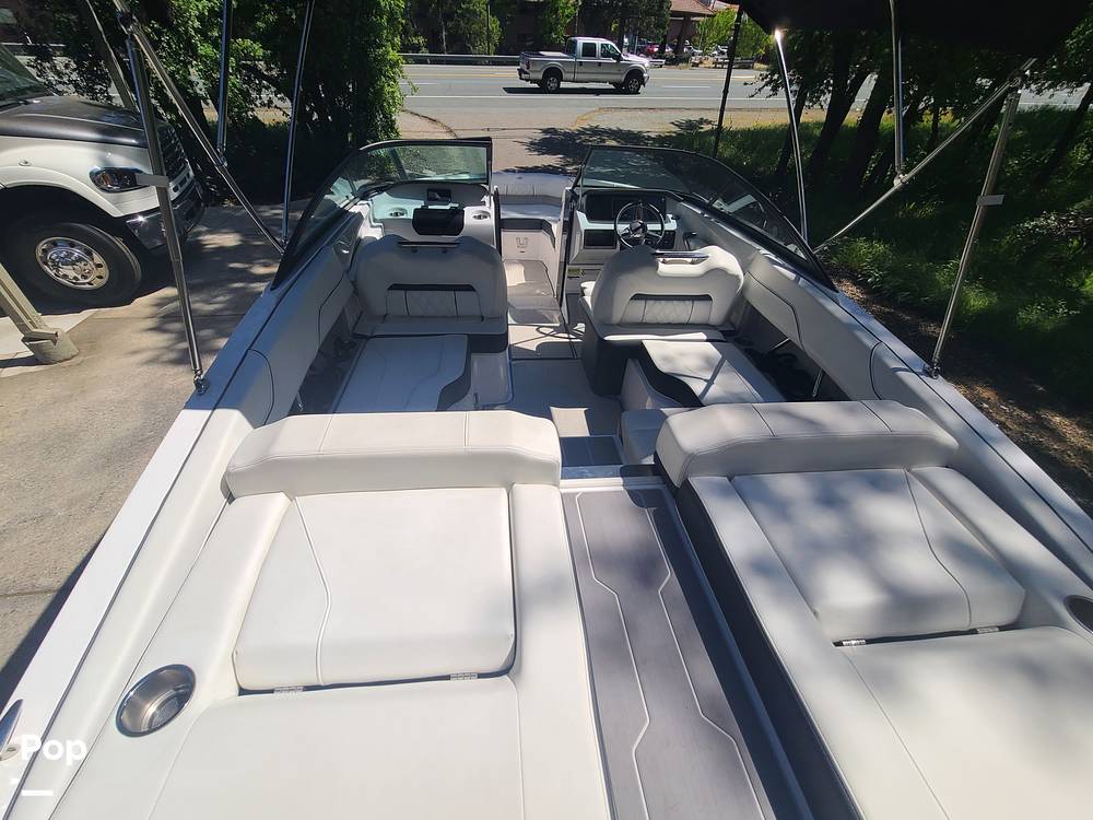 Slide: The Image of Regal LS2 2022 - 15406121