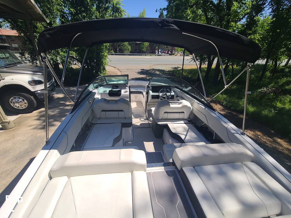 Slide: The Image of Regal LS2 2022 - 15406122