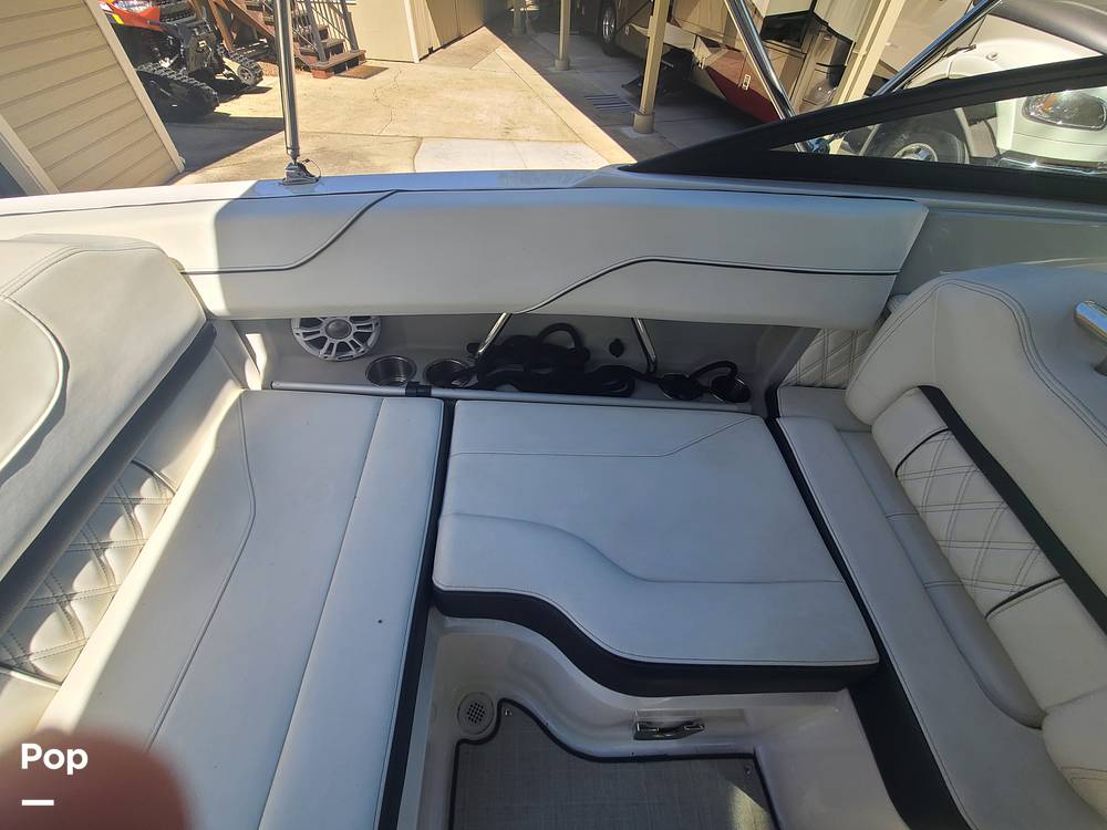 Slide: The Image of Regal LS2 2022 - 15406125