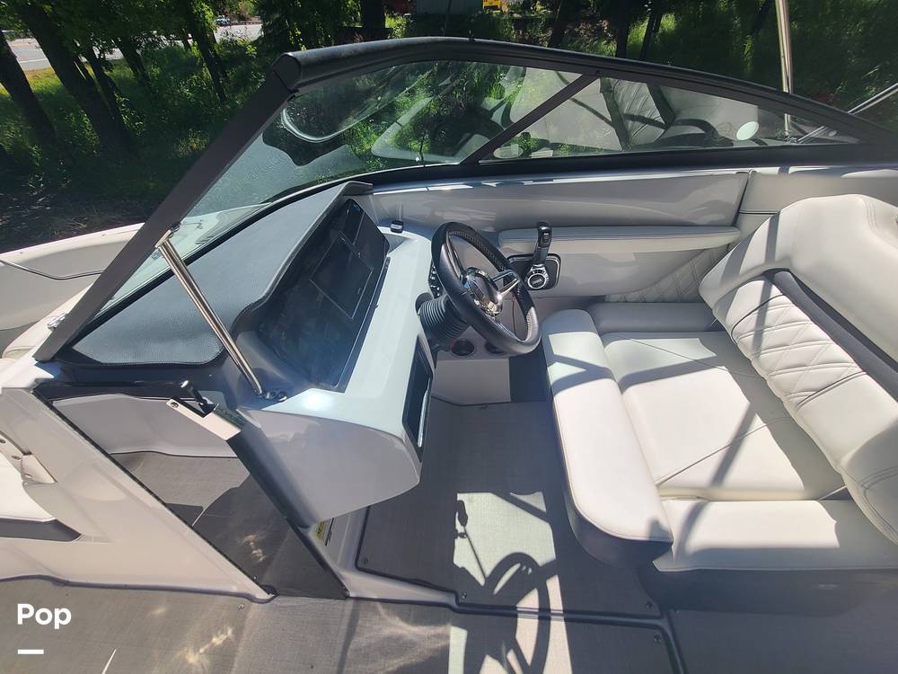 Slide: The Image of Regal LS2 2022 - 15406130