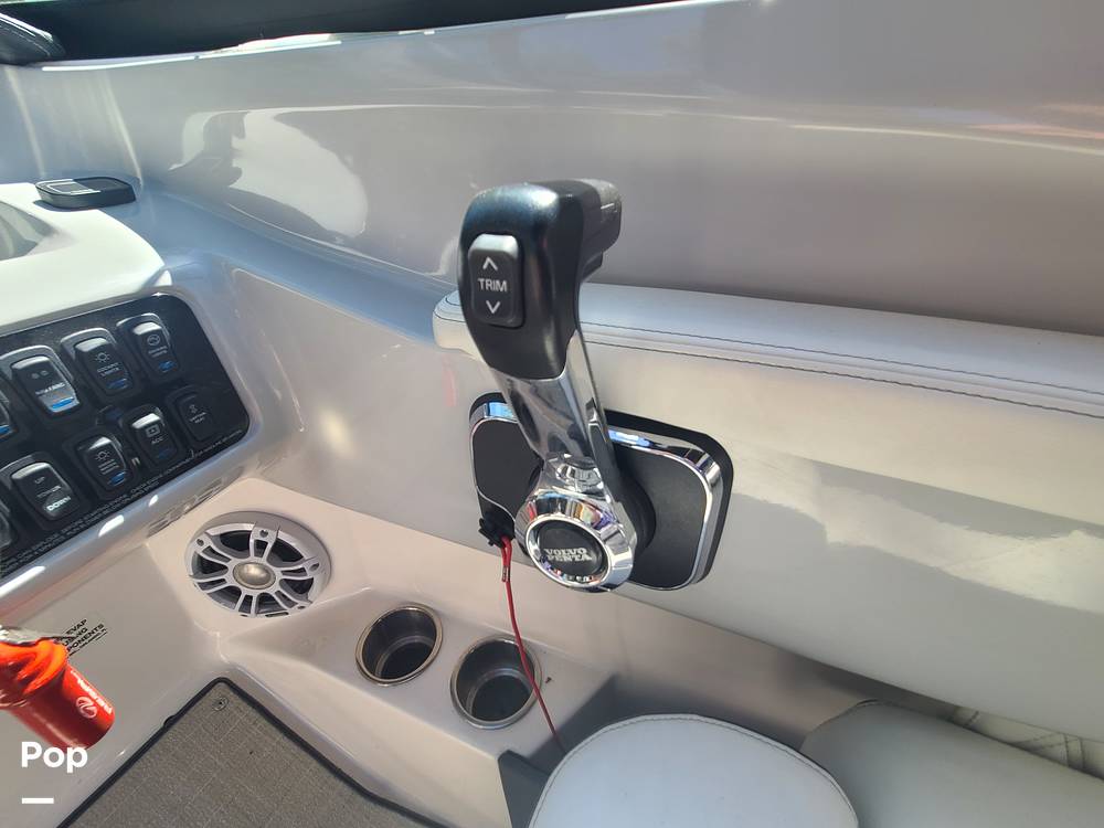 Slide: The Image of Regal LS2 2022 - 15406135