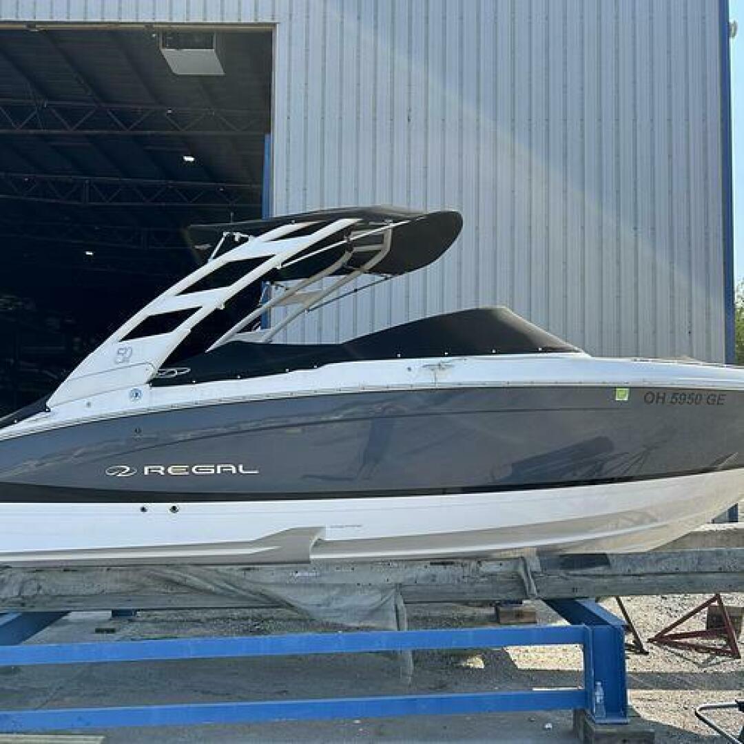 Slide: The Image of 2021 Regal LS4 Starboard Hull Side - 5184923