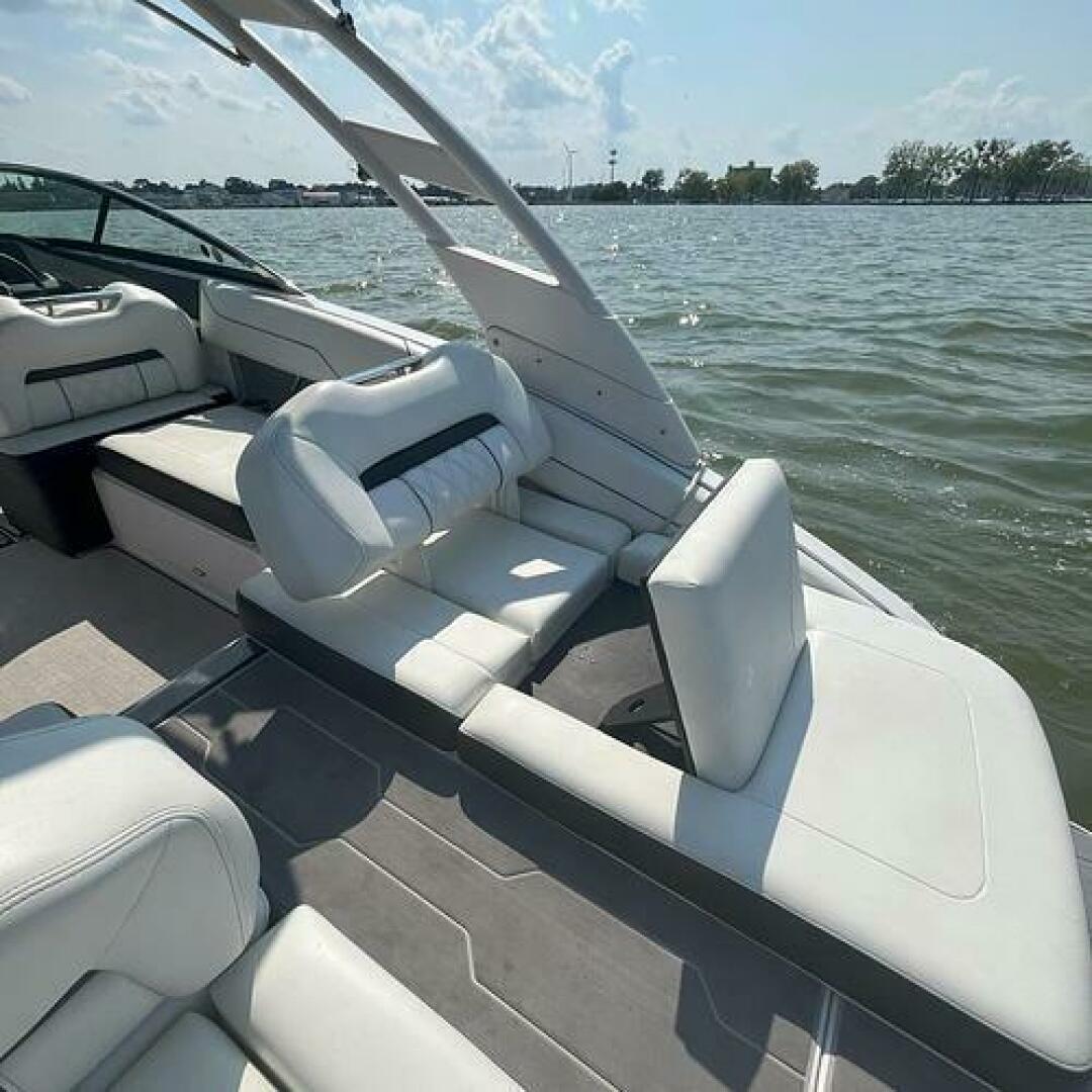 Slide: The Image of Aft Seating and Storage Storage and seating in the aft - 5184925