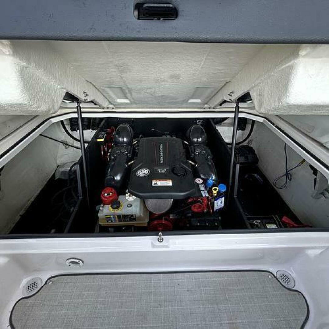 Slide: The Image of Engine Bay 350hp Volvo-penta V8 thé powers this 2021 Regal LS4 for sale by Lucas Sochacki at Parma Marine (440) 915-8995 - 5184949