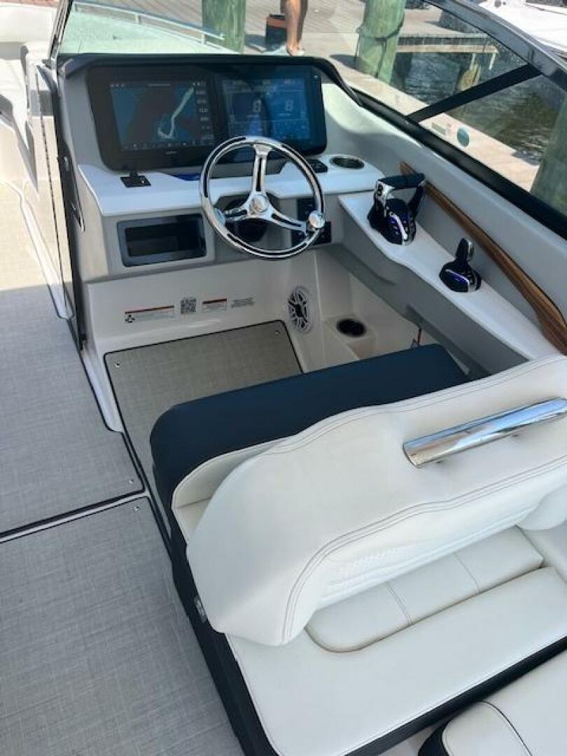 Slide: The Image of 2024 Regal 29 LX - Helm - 5306820