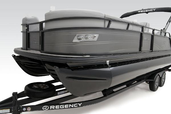 Slide: The Image of Regency 230 LE3 Sport 2025 - 10