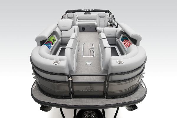 Slide: The Image of Regency 230 LE3 Sport 2025 - 15