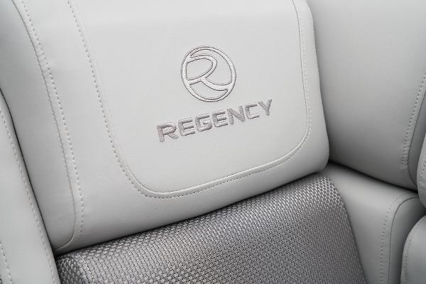 Slide: The Image of Regency 230 LE3 Sport 2025 - 21