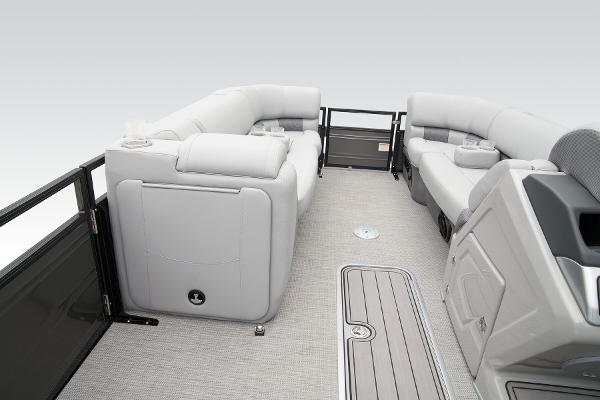 Slide: The Image of Regency 230 LE3 Sport 2025 - 22