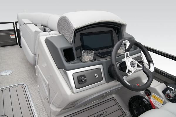 Slide: The Image of Regency 230 LE3 Sport 2025 - 27