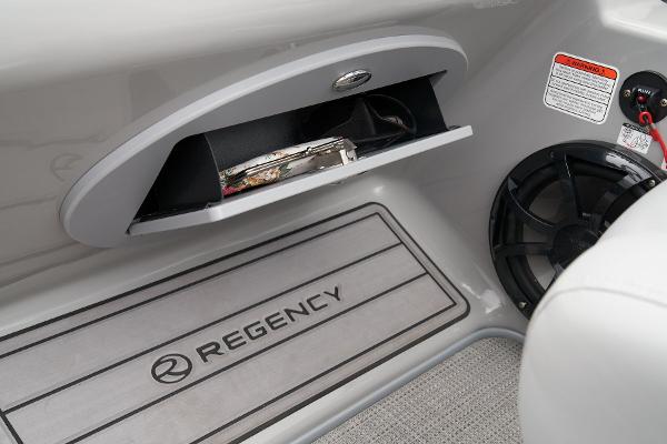 Slide: The Image of Regency 230 LE3 Sport 2025 - 29