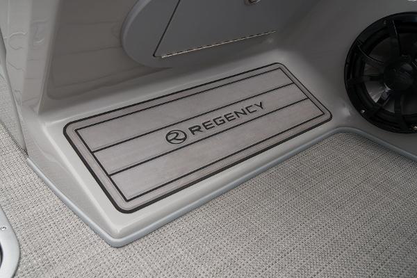 Slide: The Image of Regency 230 LE3 Sport 2025 - 30