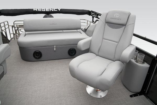 Slide: The Image of Regency 230 LE3 Sport 2025 - 33