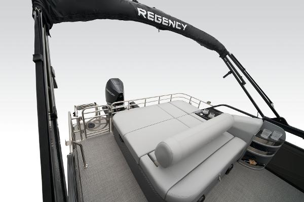 Slide: The Image of Regency 230 LE3 Sport 2025 - 37