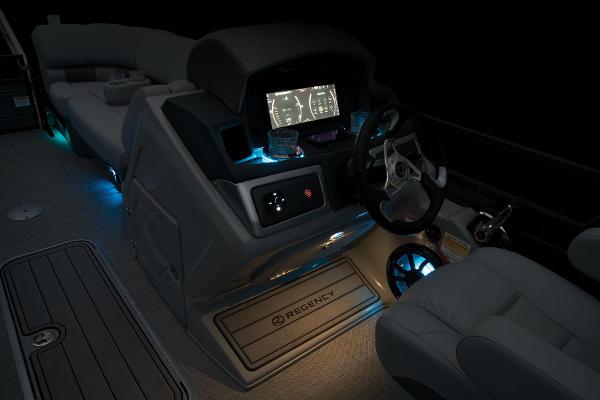 Slide: The Image of Regency 230 LE3 Sport 2025 - 51