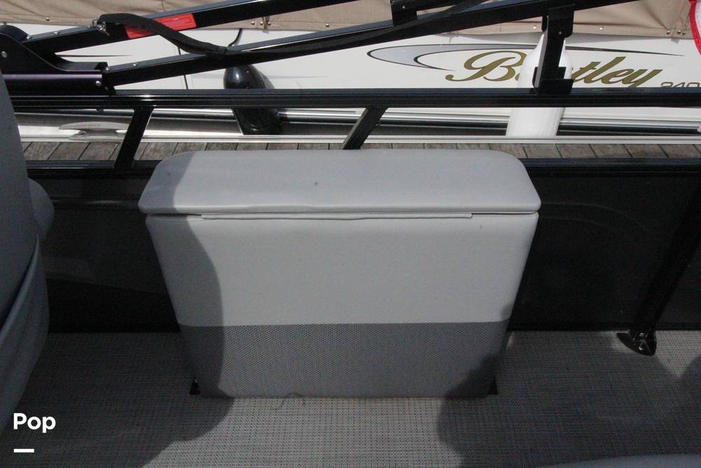 Slide: The Image of Fender Locker - 14186132